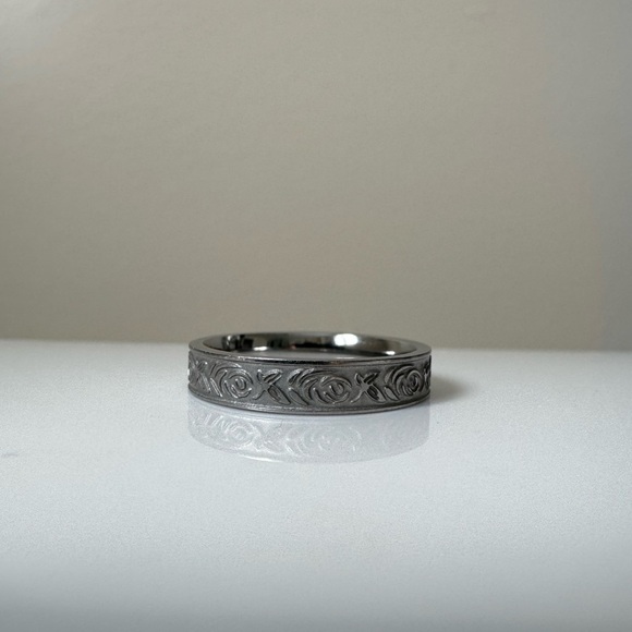 Floral Ring Size 9 - Picture 5 of 5